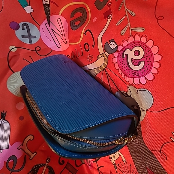 Louis vuitton EPI blue zipper pouch - Picture 2 of 13